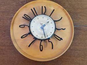 lot 14 image: Vintage GE Telechron Wall Clock