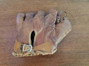 lot 22 image: Old Baseball Glove