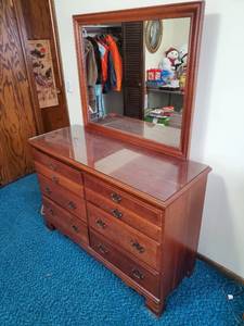 lot 40 image: Lowboy Hungerford Memphis Dresser With Mirror