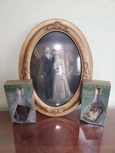 lot 52 image: Old Photo and Decanter