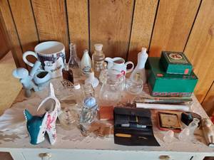 lot 200 image: Collection of Miscellaneous Items