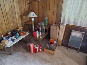 lot 202 image: Collection of Vintage Items