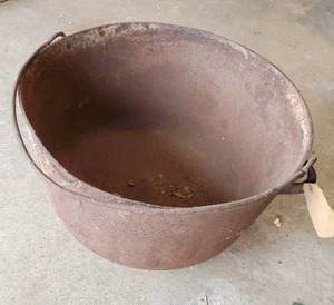 lot 238 image: Large Cast Iron Cauldron