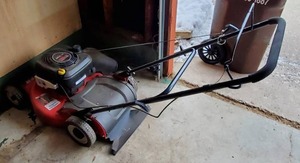 lot 241 image: Snapper Lawn Mower