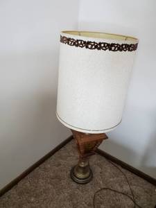 lot 101 image: Vintage Table Lamp