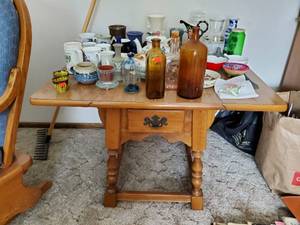lot 103 image: Ethan Allen Expandable Side Table