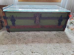 lot 106 image: Old Trunk