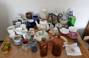 lot 89 image: Collection Of Glass And Ceramic Items
