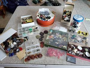 lot 79 image: Large Collection Of Vintage Buttons