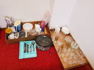 lot 75 image: Collection Of Kitchen Items