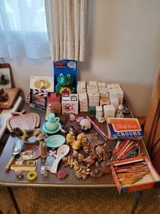 lot 68 image: Contents Of Tabletop