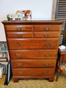 lot 114 image: Hungerford 5-Drawer Chest Of Drawers