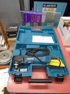 lot 100 image: Makita multi Tool kit. 110 volt with case & cutters. Looks new. Tested & Works. As shown.