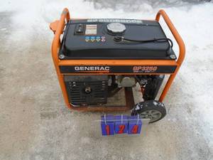 lot 124 image: Generac 3250 watt 110220 generator. Good used condition. Tested & works. As shown. THIS ITEM HAS A RESERVE.