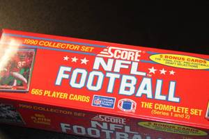 lot 40 image: 1990 Score Football Factory Sealed Complete Set