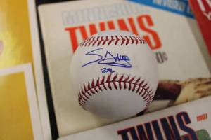 lot 140 image: Minnesota Twins Memorabilia Lot