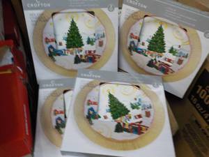 4 Crofton Holiday Charger and Plate...