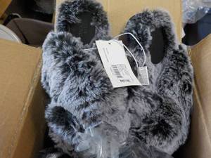 6 Pair size M Stars Above Slippers...