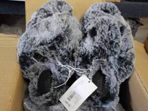 6 Pair size L Stars Above Slippers...