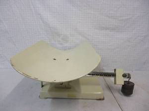 lot 16 image: Charming Original Vintage Baby Scale