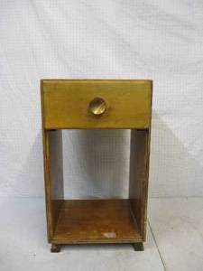 lot 21 image: Vintage Mid Century Modern Night Stand
