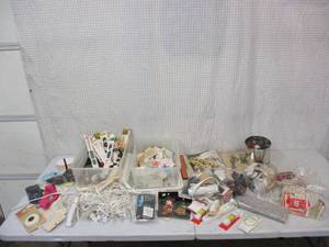 lot 44 image: Large Lot of Sewing Notions