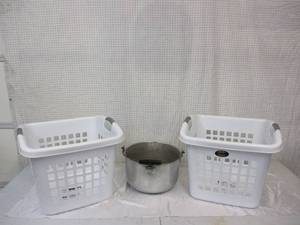 lot 50 image: Lot of 2 laundry baskets & Metal handled Pot