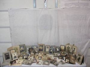 lot 51 image: Large lot of Vintage Photos