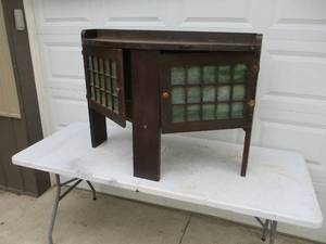 lot 58 image: Vintage Arts & Crafts Cabinet with Slag Glass