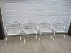lot 66 image: 4 Metal foldable outdoor chairs.