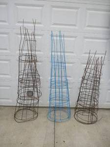 lot 67 image: Lot of Tomato Cages