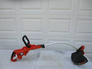lot 85 image: Black & Decker electric plug in Weedwacker. Works.