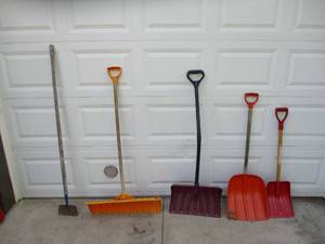 lot 97 image: Lot of Snow Shovels & Ice Chipper