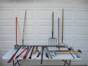 lot 104 image: Miscellanous Lot of Gardening Tools & Some Repairables
