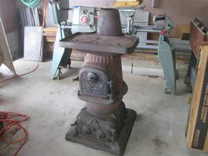 lot 3 image: Smoke Consumer cast iron stove No. ...