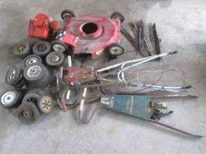 lot 15 image: Lot of assorted lawnmower parts...