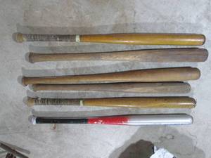 lot 16 image: 5 wood and 1 aluminum baseball bats...