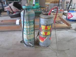 lot 30 image: 2 Vintage metal sprayers...