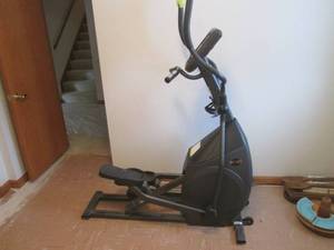 lot 33 image: Horizon EX57 elliptical...