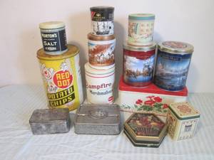 lot 44 image: Lot of assorted vintage tins...