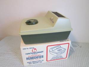 lot 45 image: Vintage Hankscraft humidifier in or...
