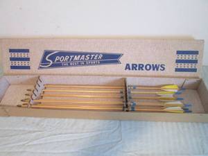 lot 48 image: Sport master arrows in box...