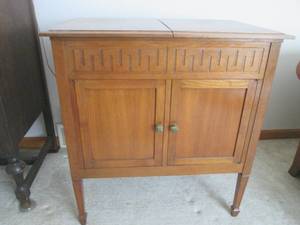lot 65 image: Wood cabinet with opening front and...