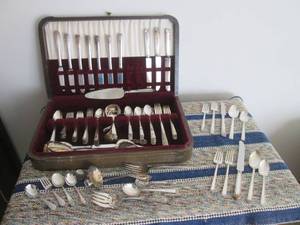 lot 73 image: Two sets of silverware, one set of ...