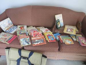 lot 87 image: Large lot of childrens books in a ...