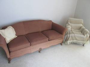 lot 91 image: Couch and chair with ornate wood fe...
