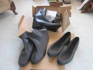 lot 92 image: 3 pairs of large rubber overshoes, ...