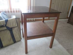 lot 94 image: End table, top is 21x21 and 28 tal...