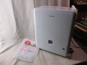 lot 129 image: Danby dehumidifier with catch basin...