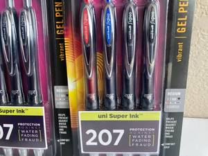 lot 7 image: uniBall Gel Pens